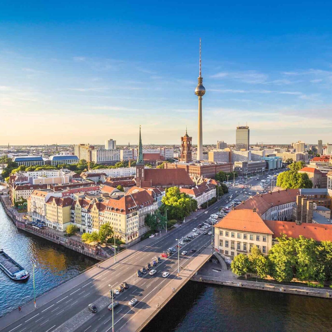 https://darulimantravel.com/wp-content/uploads/2018/09/destination-berlin-05-1280x1280.jpg
